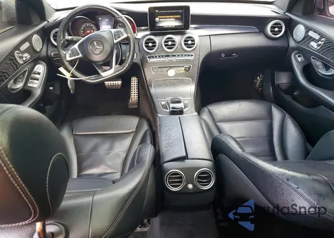 2015 Mercedes-Benz C 300 4Matic z USA, uszkodzony, nr VIN 55SWF4KB3FU008682